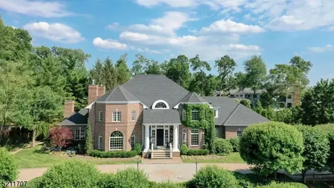 6 Thames Dr, Livingston, NJ 07039
