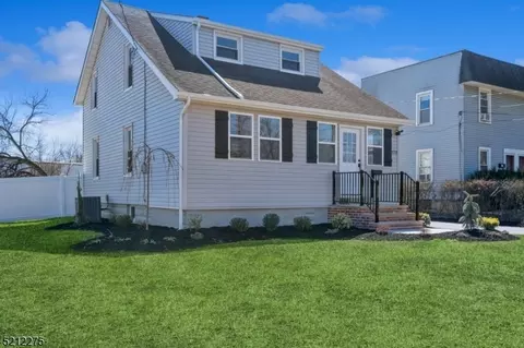 122 Runyon Ave, Middlesex, NJ 08846