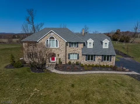 11 Canterbury Ln, Lebanon, NJ 08833