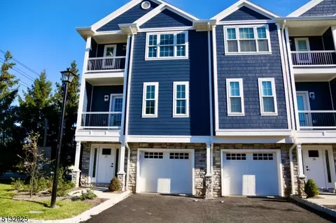 7 Deans Ct, Fairfield, NJ 07004