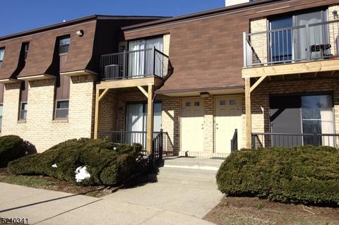 909 Yorkshire Dr, Flemington, NJ 08822