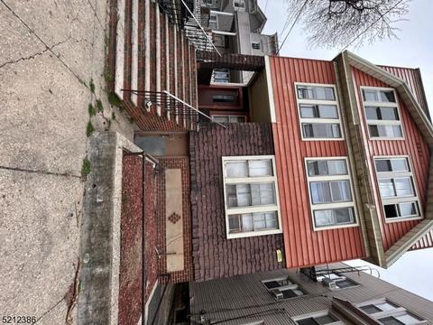 94 Pearsall Ave #2R, Jersey City, NJ 07305