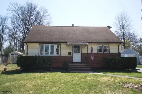 40 Emerald Pl, Clark, NJ 07066