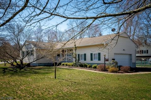 25 Kevin Pl, Wayne, NJ 07470