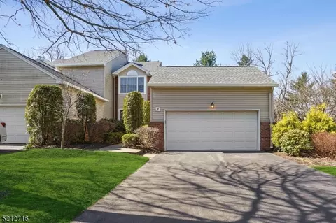 2 Varick Way, Roseland, NJ 07068