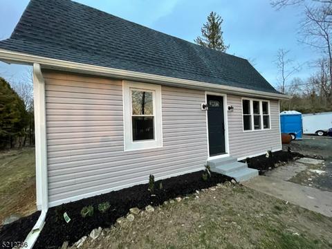 40 Smith St, Blairstown, NJ 07825
