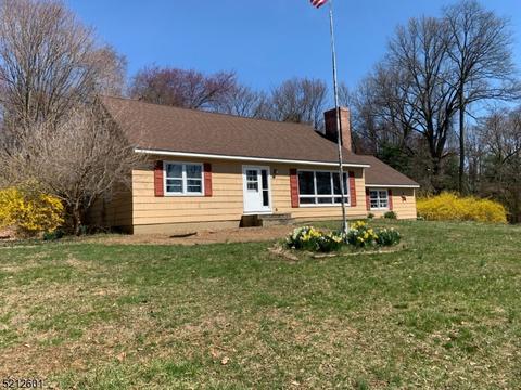 31 Fox Hill Rd, Tewksbury Township, NJ 07830