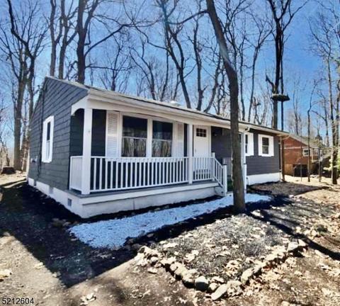 8 Evergreen Rd, Sussex, NJ 07461