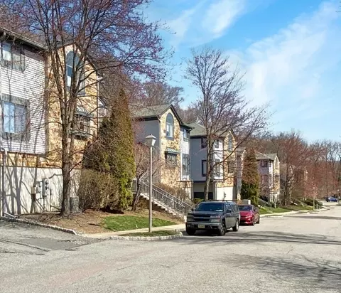 117 Overlook Dr, Hackettstown, NJ 07840