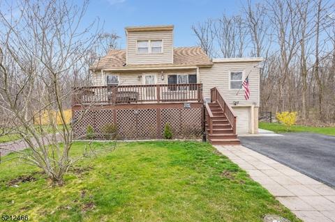 4 Sioux Trl, Mount Olive, NJ 07828