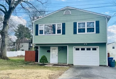 55 White St, Dover, NJ 07801