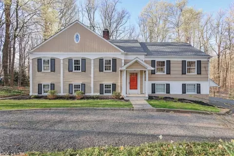 11 Wells Ln, Warren, NJ 07059
