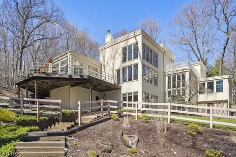 5 Wooded Acres Ln, Morristown, NJ 07960