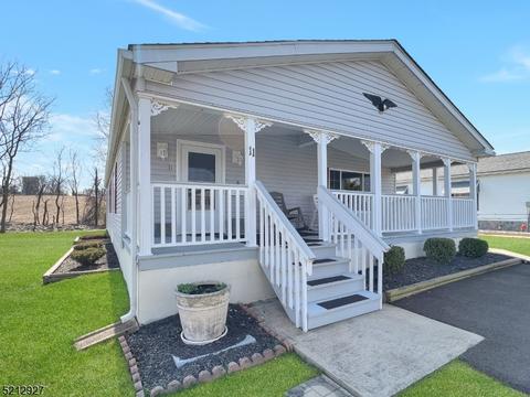 11 Morningside Dr, Belvidere, NJ 07823