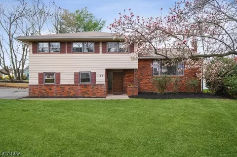 44 Shrewsbury Dr, Livingston, NJ 07039