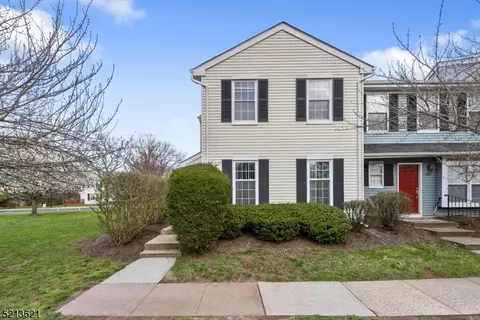 428 Cheshire Ct, East Franklin, NJ 08873