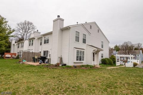 93 Almond Dr #93, Somerset, NJ 08873