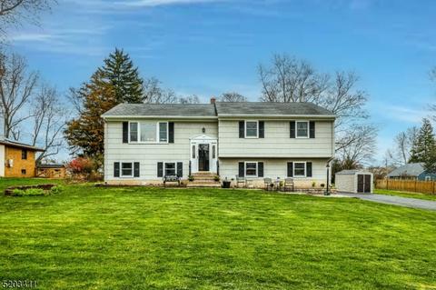 4 Delaware Dr, Stockton, NJ 08559