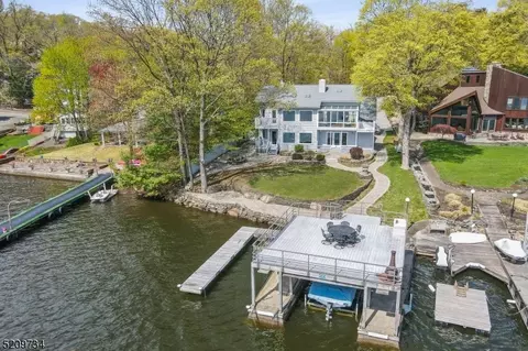42 Byram Bay Rd, Hopatcong, NJ 07843
