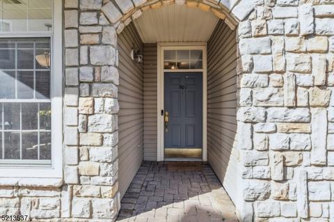 501 Kensington Ln, Livingston, NJ 07039