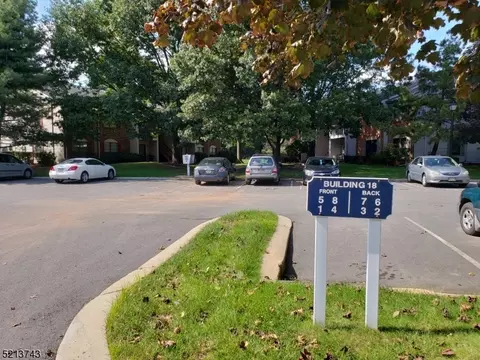 2 Crabapple Ln, Franklin Park, NJ 08823