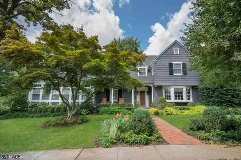 2 Lorraine Rd, Summit, NJ 07901 photo 1