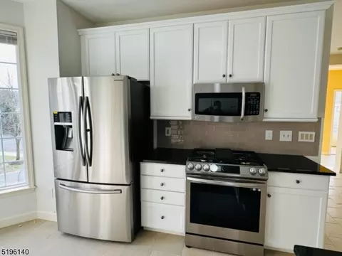 28 Arrowgate Dr, Randolph, NJ 07869