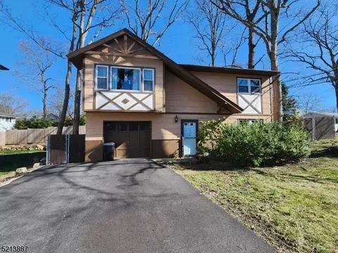 301 Durban Ave, Hopatcong, NJ 07843
