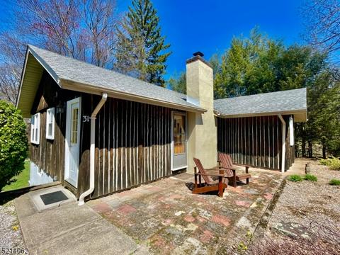 31 Moquis Trl, Jefferson, NJ 07438