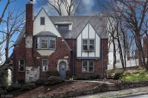 2 Burnett Ter, West Orange, NJ 07052