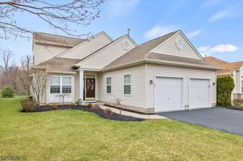 21 Esplanade Dr, Somerset, NJ 08873