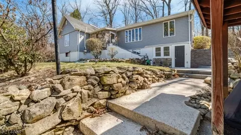 21 Sunset Trl, Lake Telemark, NJ 07866
