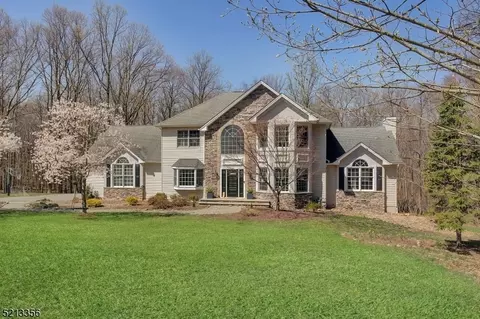 30 Kern Dr, Mount Olive, NJ 07836