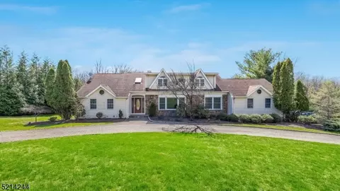 14 E Greenbrook Rd, Caldwell, NJ 07006