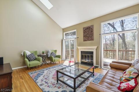 49 Lockley Ct, Mountain Lakes, NJ 07046