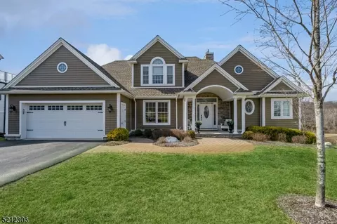 31 Woodcott Dr, Hamburg, NJ 07419