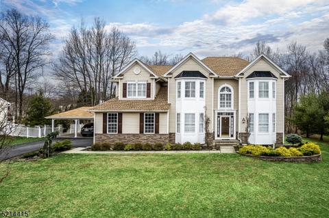 56 Saunders Ln, Hackettstown, NJ 07840