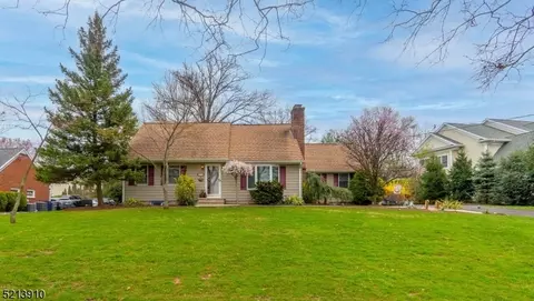 24 Hawthorne Dr, Clark, NJ 07066