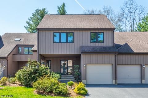 2 Carolyn Ct, Morristown, NJ 07960