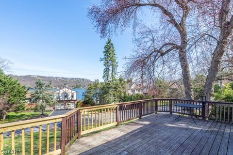 7 Birch Pkwy, Sparta, NJ 07871