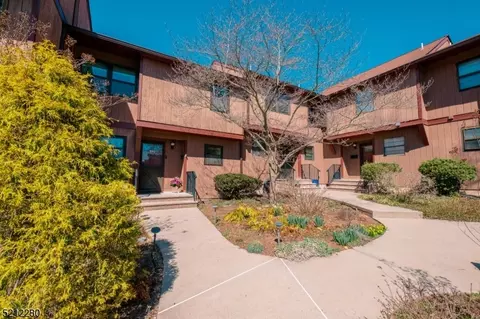 102 Bluebird Dr, Hillsborough, NJ 08844