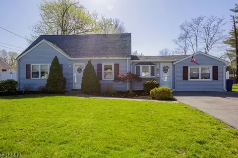 8 Lynn Pl, Pequannock Twp., NJ 07444