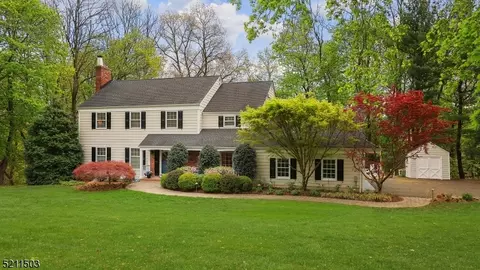 25 Rolling Hill Rd, Bernardsville, NJ 07924