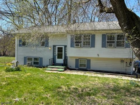 5 Lakeview Dr, Montague, NJ 07827