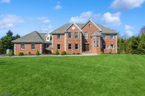 9 Ponds Edge Ln, Warren, NJ 07059