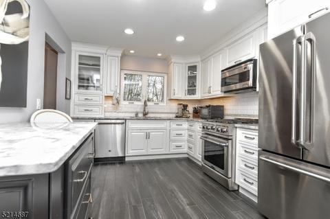35 Lockley Ct, Wayne, NJ 07470