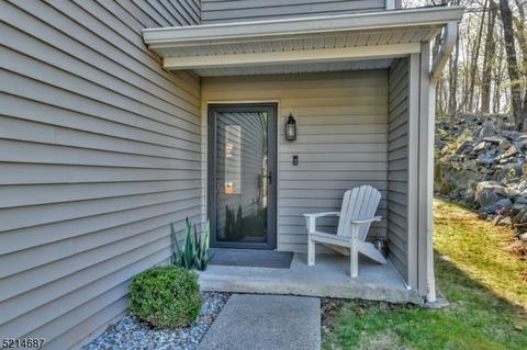 35 Lockley Ct, Wayne, NJ 07470 photo 5