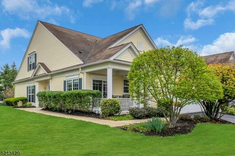 335 Biltmore Ln, East Franklin, NJ 08873