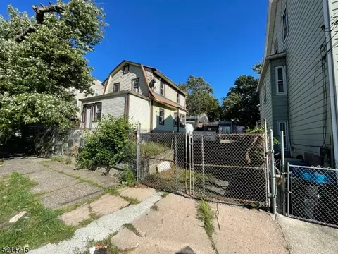 94 7th, Paterson, NJ 07522