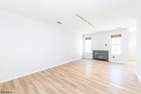 8 Springholm Dr, Berkeley Heights, NJ 07922 photo 3